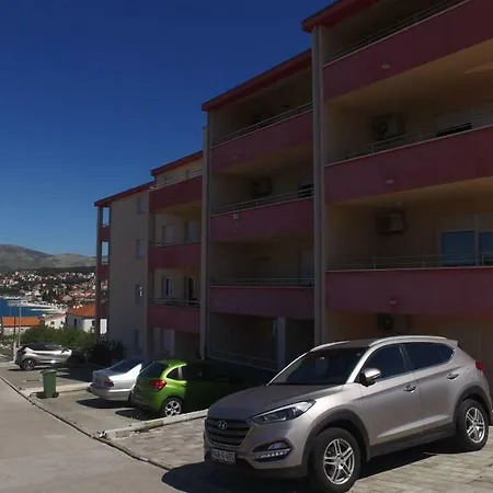 Semren Apartment *